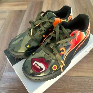 Puma Cali Peonies Camo Sue Tsai Women 369388 01